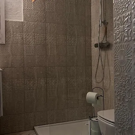 아파트 3 Pory Roku *