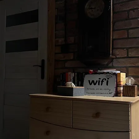 3 Pory Roku 아파트 Komarno