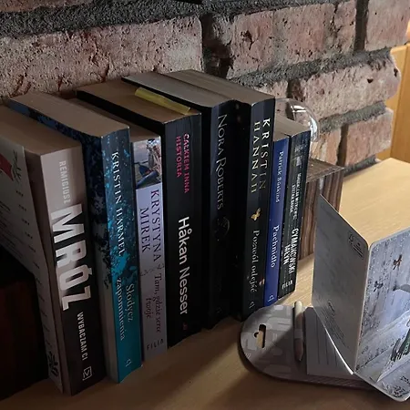 3 Pory Roku 아파트 *