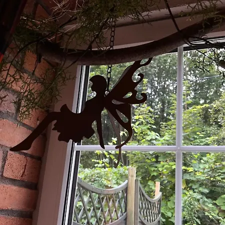 3 Pory Roku 아파트 *