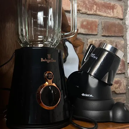 3 Pory Roku 아파트 Komarno