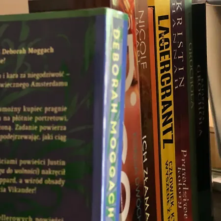 3 Pory Roku 아파트 *