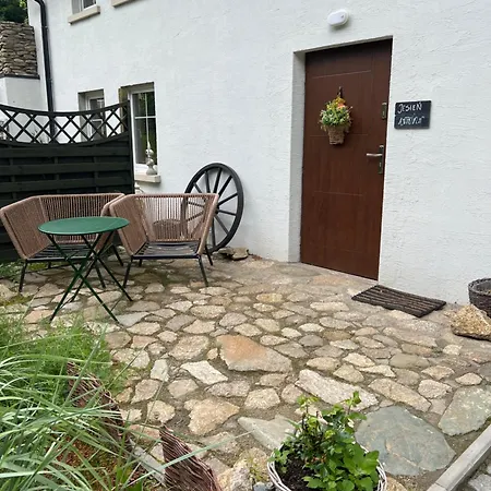 3 Pory Roku 아파트 *